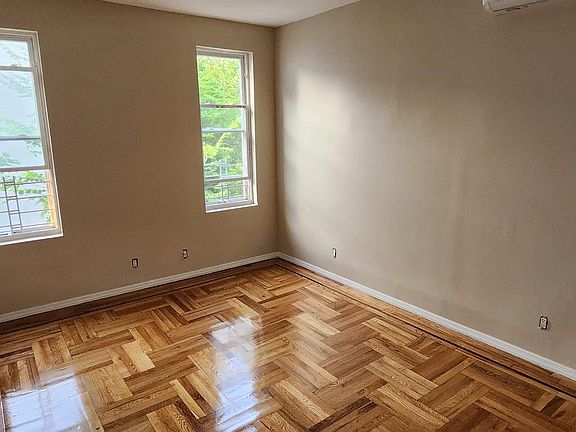 3rd image of 1766 Seward Ave APT 2