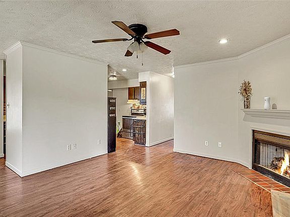 2nd image of 603 Abbott Ln