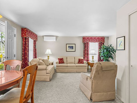 4th image of 583 Overbrook Rd