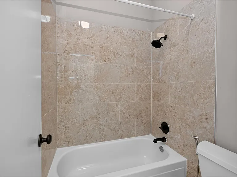 11711 Memorial Dr #11 — Photo 22