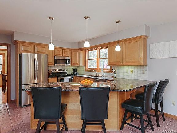 5th image of 63 Sherwood Ln