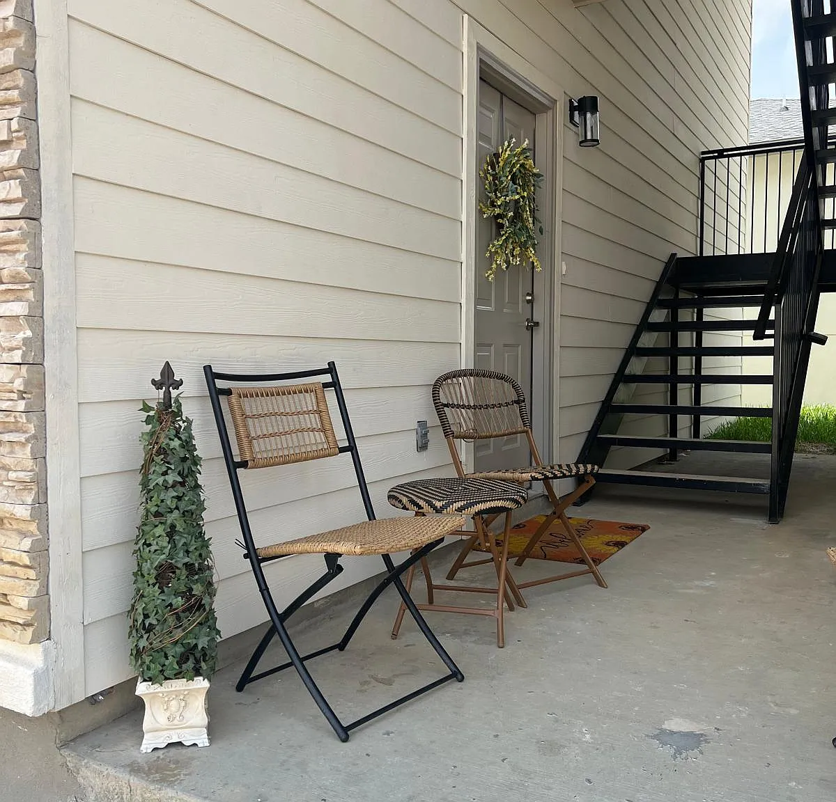 3 bed, 981 sqft, $1,475 — Photo 1