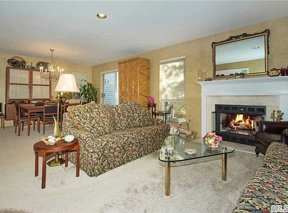 3rd image of 24 Stone Gate Ct