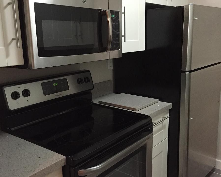 Designer renovated kitchen & s/s appliances