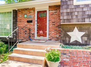 8702 W 97th St, Overland Park, KS 66212