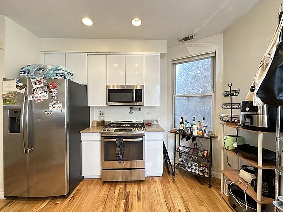 5th image of 3345 N Southport Ave #3