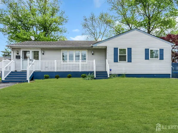 209 Ridge Ave, Belford, NJ 07718