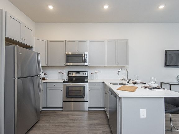 1002 Kitchen 3