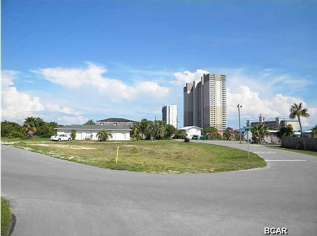 1st image of 601 Granada Cir