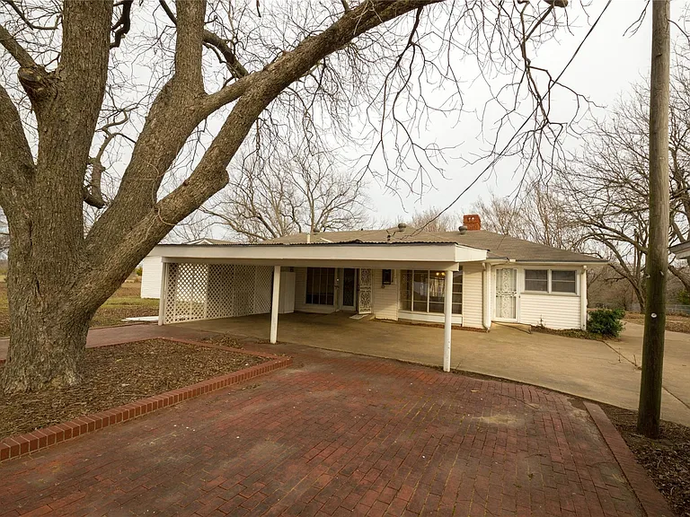 2047 FM 2933 — Photo 28