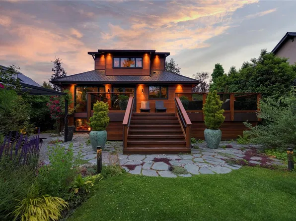 626 Monterey Ave, Oak Bay, BC V8S 4T9