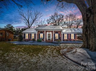 522 Country Club Cir, Shelby, NC 28150