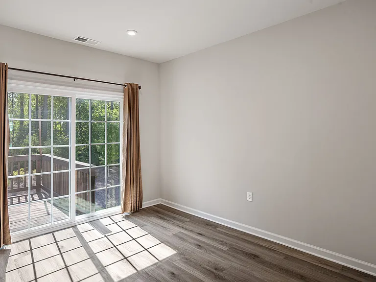 915 Romeria Dr — Photo 18