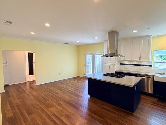 4th image of 4545 Vesper Ave