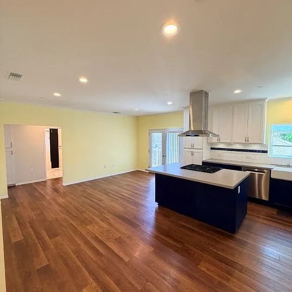 4545 Vesper Ave — Photo 4