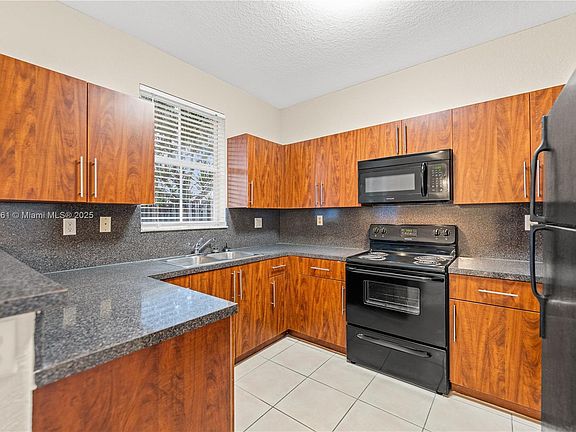 2nd image of 2524 SE 15th Ct