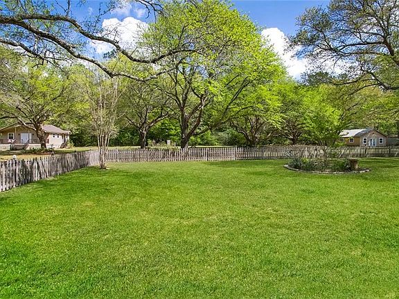 4th image of 76556 Carrol Dr