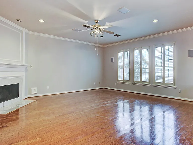 1413 W Webster St — Photo 3