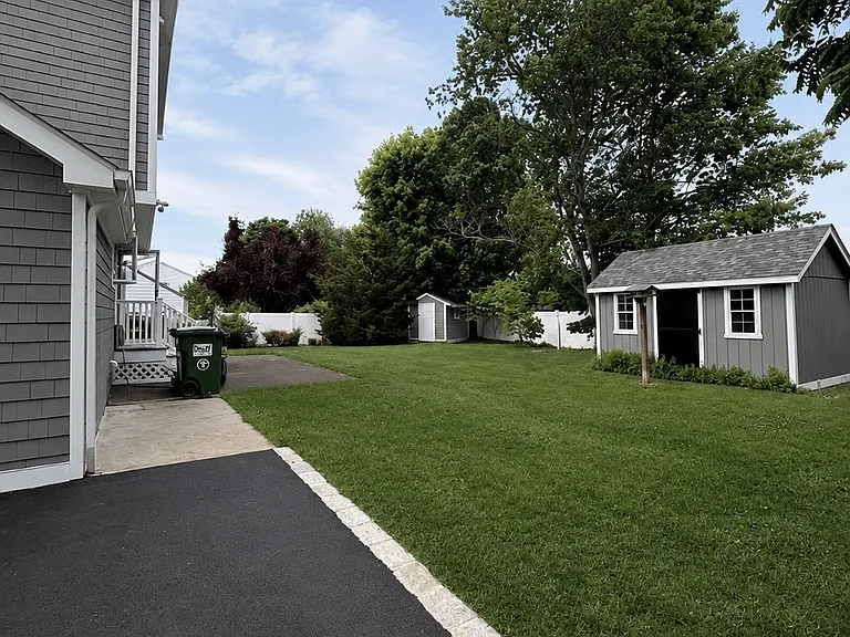 560 Old Town Rd — Photo 23
