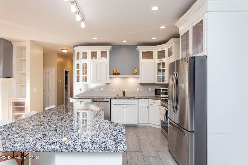 4th image of 70 Unionville Feura Bush Road