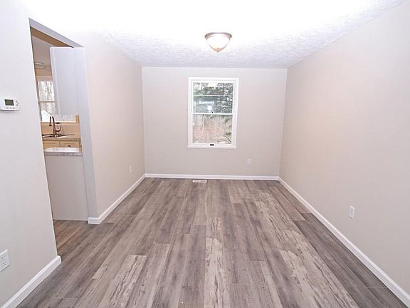 5th image of 50 Close Hollow Dr