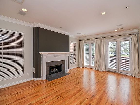 2nd image of 1927 Woodbury St