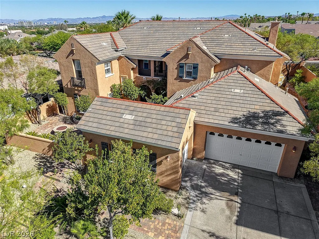 4 bed, 3.5 bath, 4211 sqft, $6,950 — Photo 1