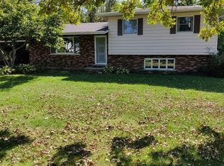 2406 Highwood Rd, McHenry, IL 60051