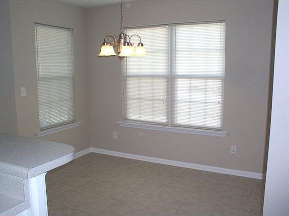 5th image of 164 Marigold Dr