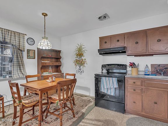 4th image of 214D Laurel Place