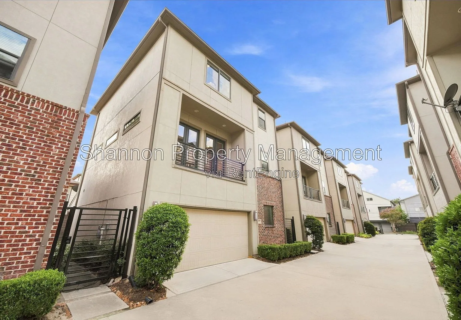 3 bed, 3.5 bath, 2514 sqft, $3,700 — Photo 3