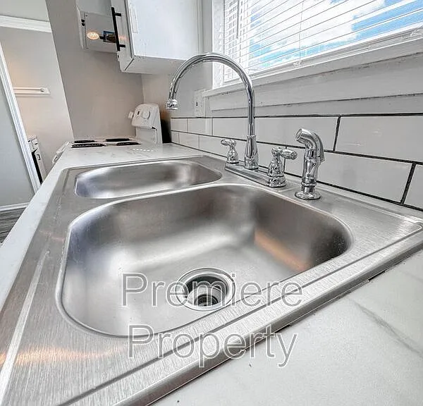 219 N Oak Dr #A — Photo 5