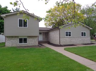 1532 Lakewood Dr, Troy, MI