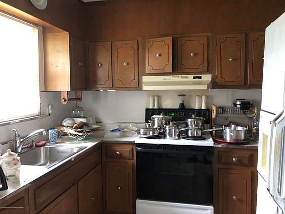 4th image of 156 Rosewood Drive #B