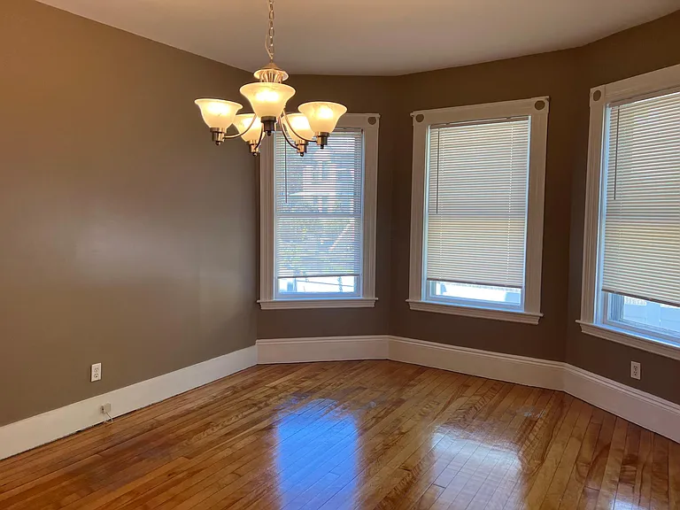 30 Arbella St — Photo 4