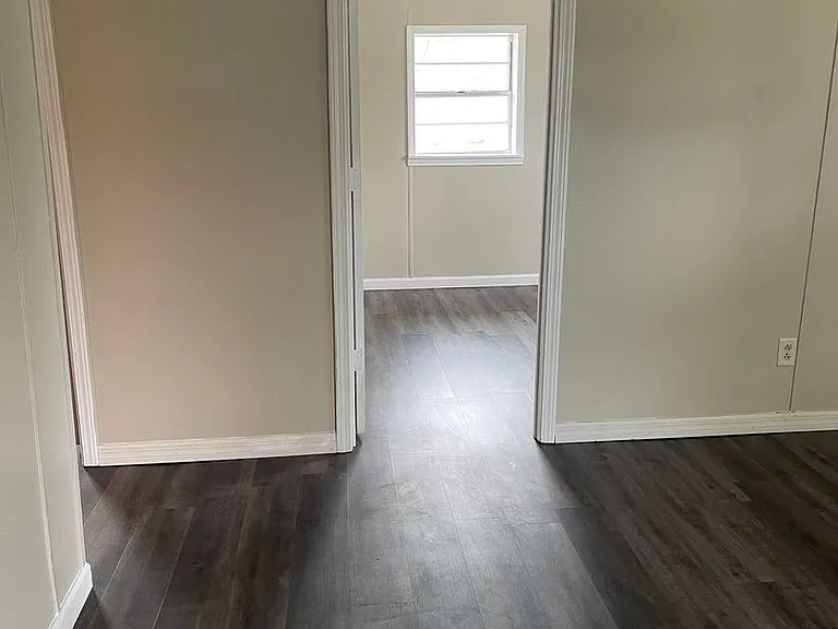 56 NW Railroad St — Photo 3