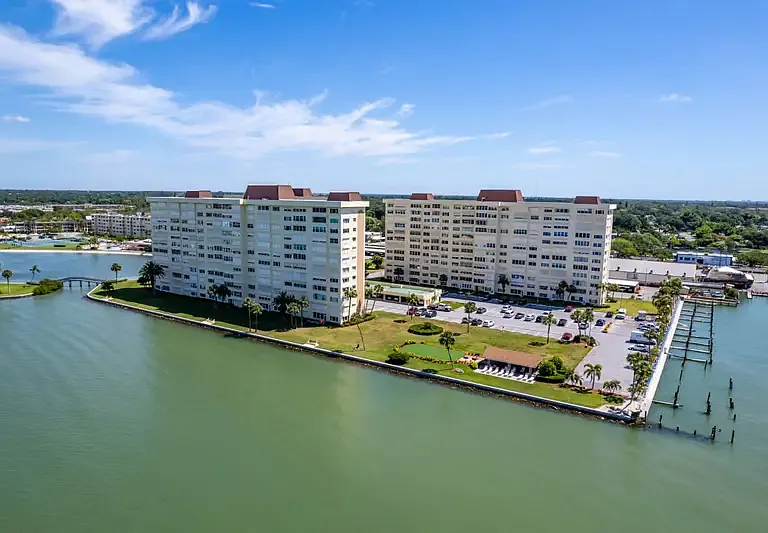 4550 Cove Cir #704 — Photo 14