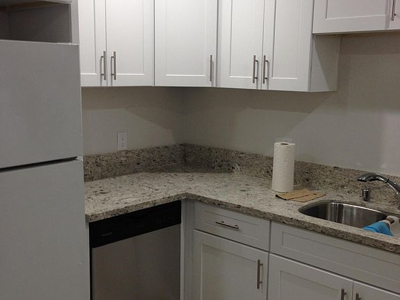 3rd image of 1453 Colby Ave #2