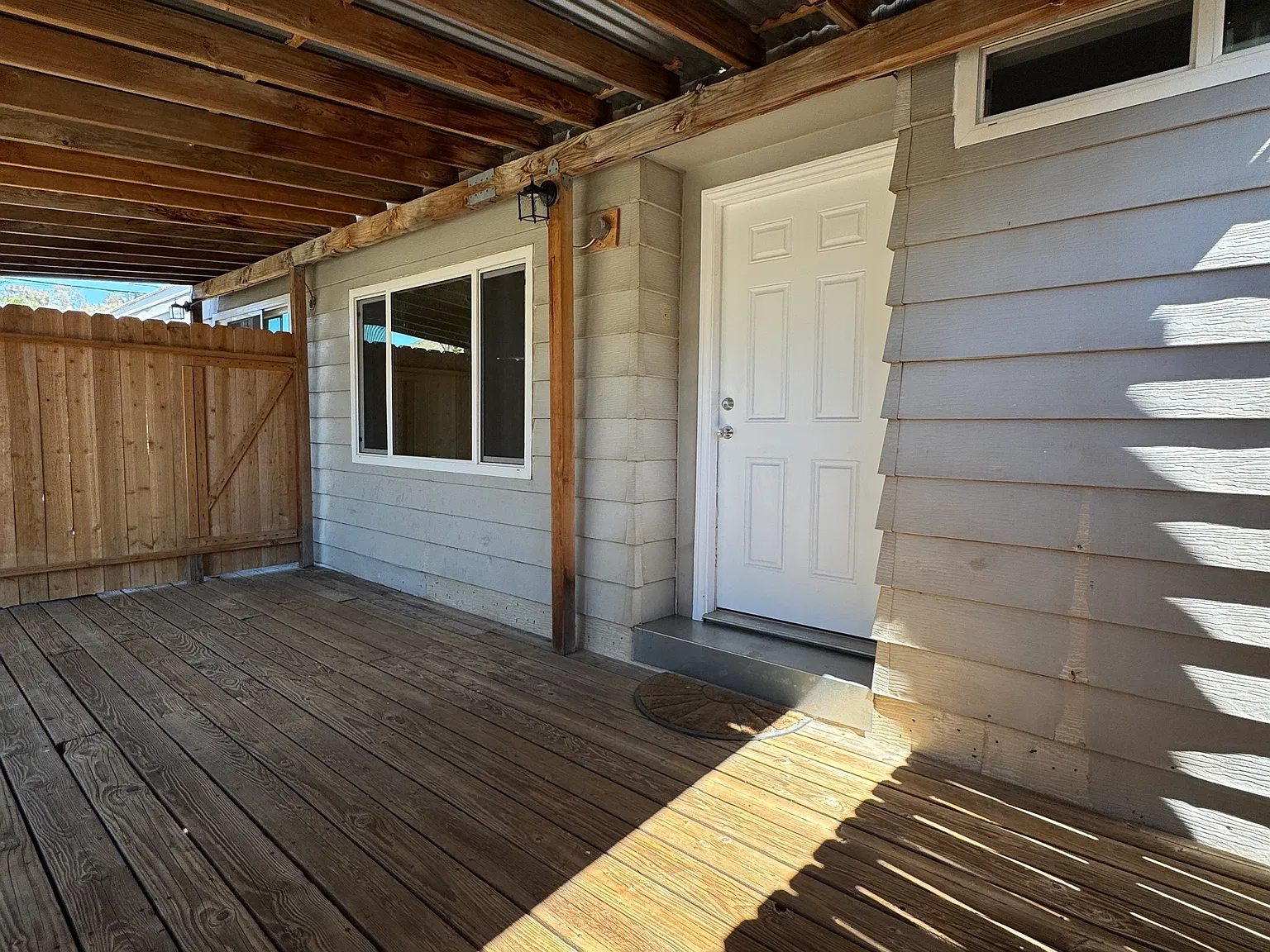 2 bed, 850 sqft, $2,000 — Photo 1