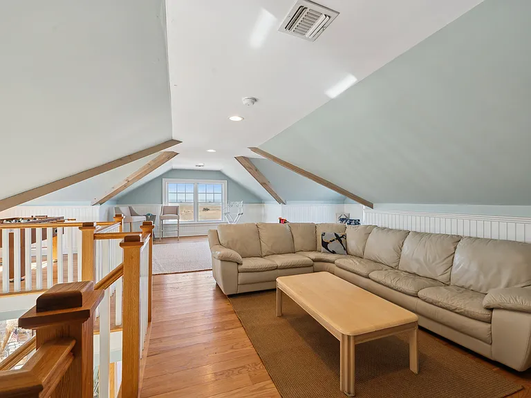 902 Dune Rd — Photo 21