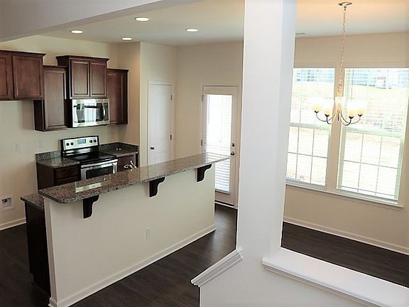 5th image of 28 W Grove Point Dr