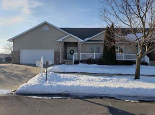 1236 Hummingbird Cir, Waterloo, IA 50702