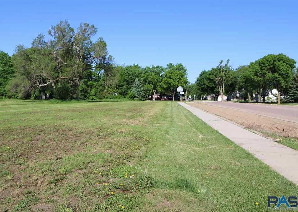 2nd image of 300 W 3rd St