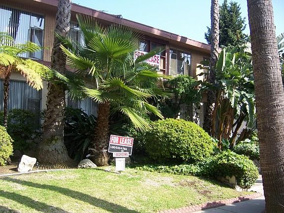 2nd image of 720 S Plymouth Blvd APT 2
