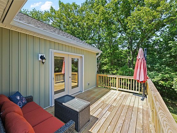 5th image of 8 Red Cedar Falls Ln
