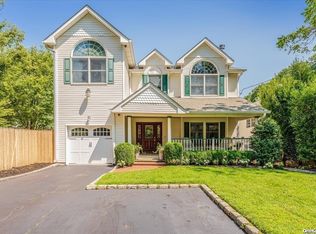 141 Cove Rd, Huntington, NY 11743