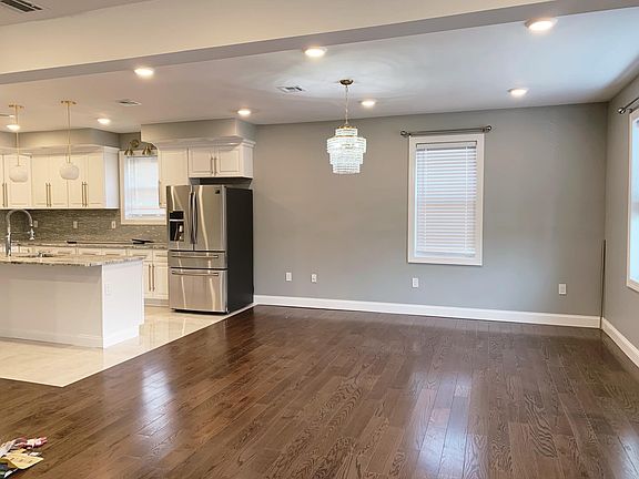 2nd image of 581 Olympia Ave #2