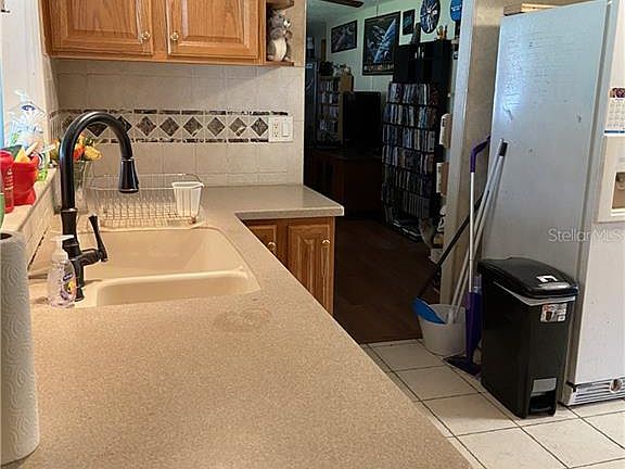 5th image of 927 Swann Dr