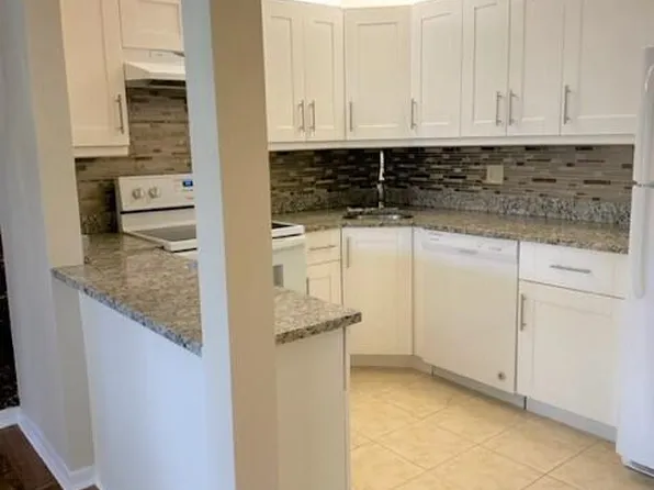 441 Pine Glen Lane #D-2, Greenacres, FL 33463