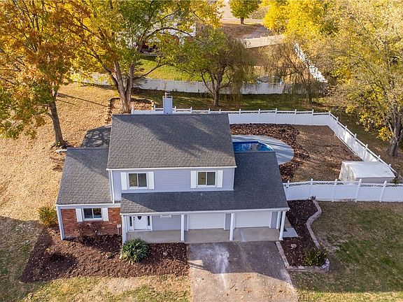 3rd image of 66450 Warnock Saint Clairsvi Rd